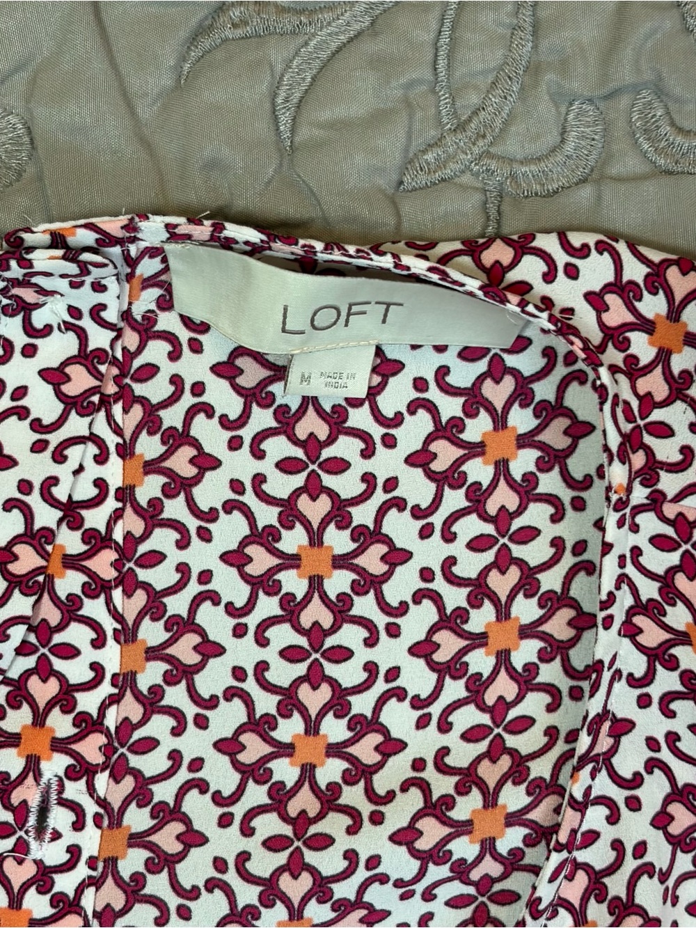 Lot Of 4 Women’s Medium 10 Blouses Polyester Loft Talbots Gap Workwear Shirts - Picture 12 of 13